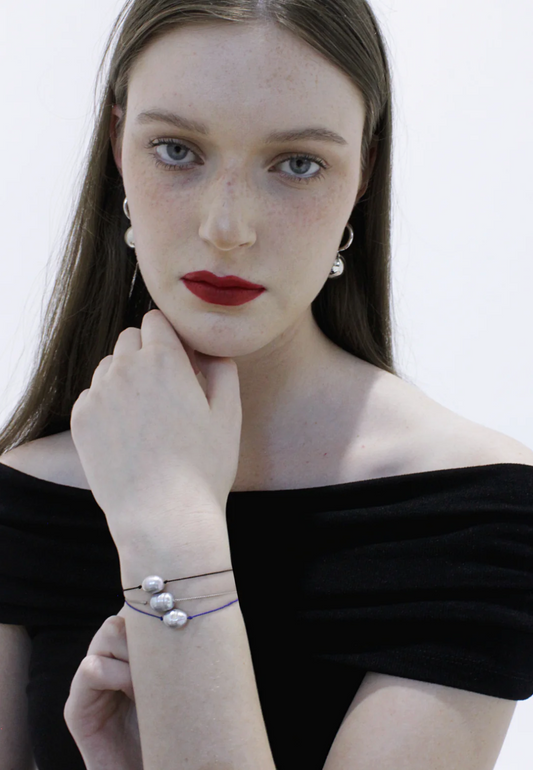 Aethera | Rui Grey Pearl Silk Cord Bracelet, Gris