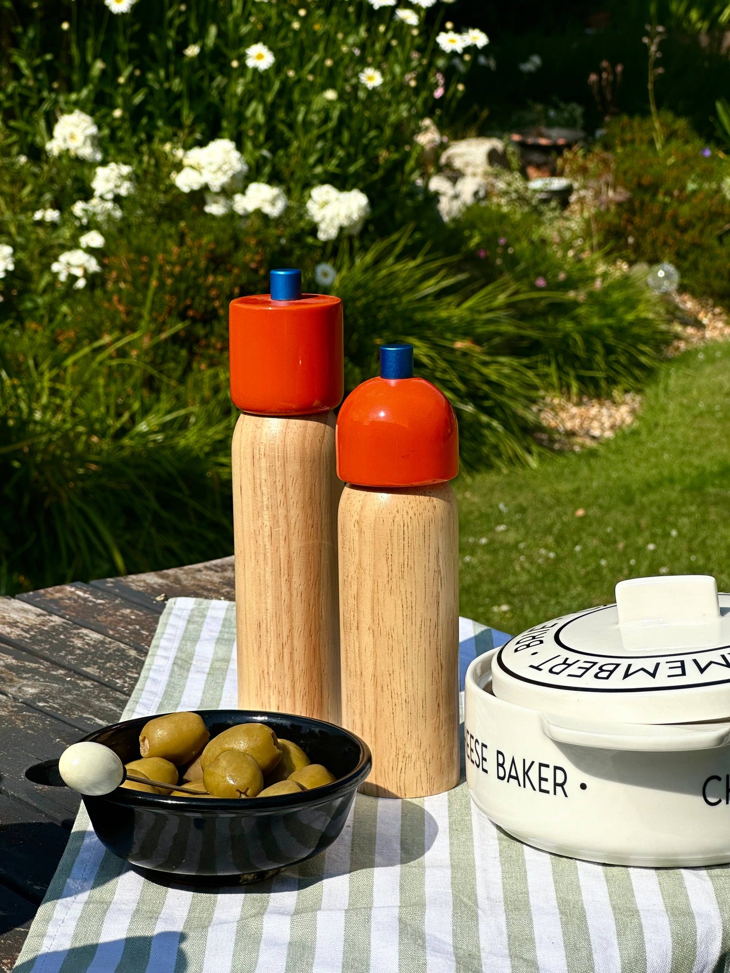 MÆGEN | Salt & Pepper Grinder - Orange & Blue: Large